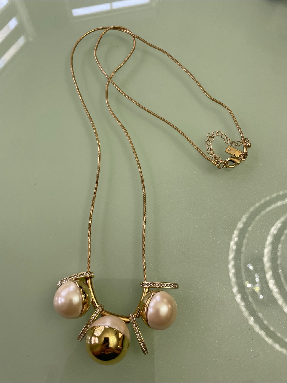 Kate Spade New York Pendant in gold with pearls long chain.